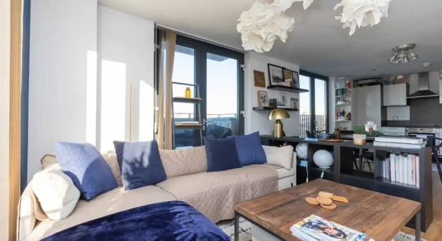 Stylish 2 Bedroom Flat in Canada Water, Забронировать Отель Тауэр-Хэмлетс Лондон, рядом с Лесной массив «Раша-Док»