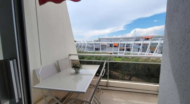 Studio Cabine Climatise Avec Parking Au Couchant, Réserver Appartement Hôtels à Camargue avec parking, Parking