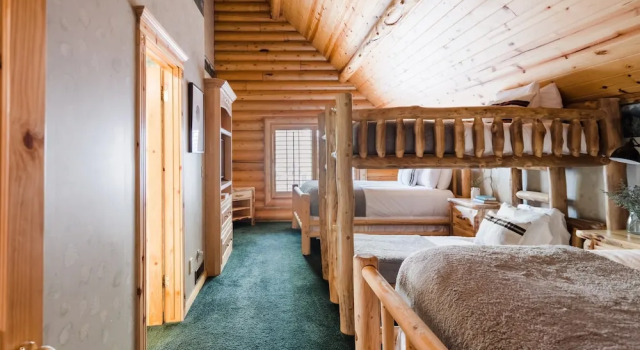 Grizzly by Avantstay Rustic Big Bear Cabin w/ Hot Tub & Pool Table, Rezerwuj Dom wakacyjny Big Bear Lake Stany Zjednoczone