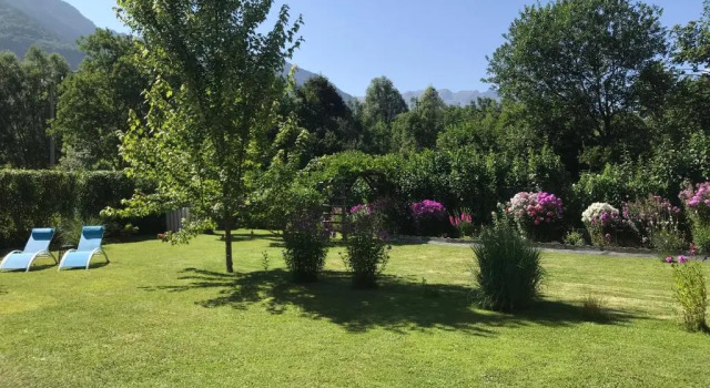 Шале Chalet Barbara with swimming pool in the heart of Oisans