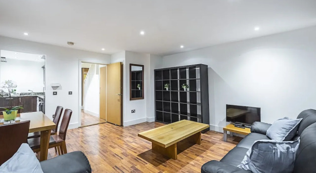 2 Bed Apartment Near Bow Road Station, Забронировать Апартаменты/квартира Отели Лондона с парковкой, рядом с ABBA Arena, Парковка