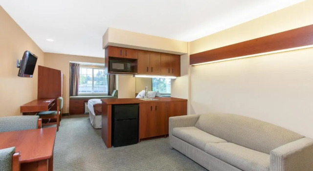 Люкс c 1 комнатой Microtel Inn by Wyndham Rogers