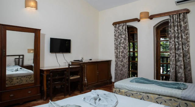 Sea Breeze Inn, Calangute Goa, Забронировать Отель Отели Калангут с бассейном, рядом с Пляж Калангут, Бассейн