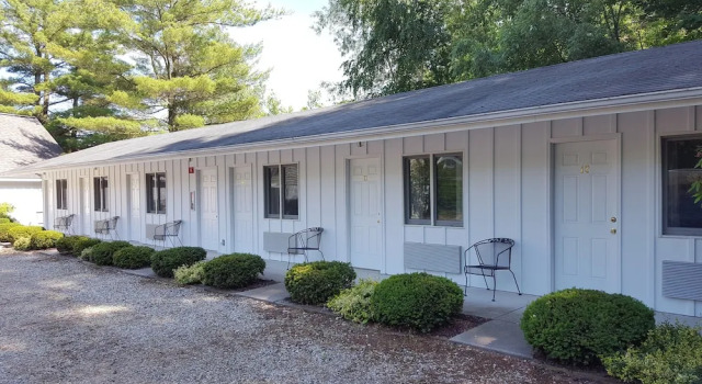 Captain's Quarters Motel, Book Motel Moteller i Saugatuck, Motel