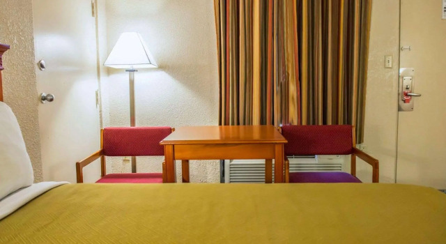 Четырёхместный номер Standard Econo Lodge Panama City St Andrews
