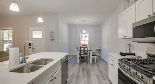 Коттедж с 3 комнатами Sunny Memphis Home ~ 2 Mi to Beale Street!