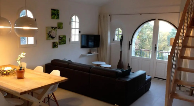Air Conditioned Apartment in Residence With Heated Swimming Pool Near the Beaches