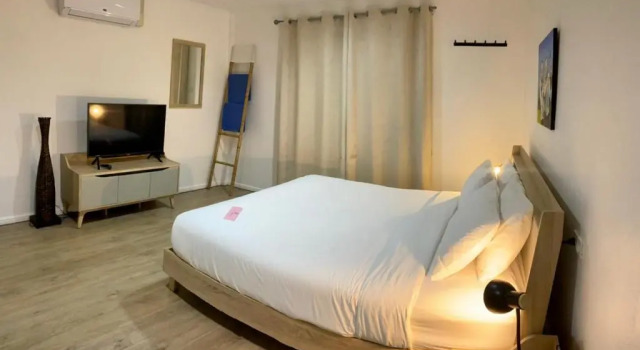 Полулюкс Dolphin Bay Beach Resort