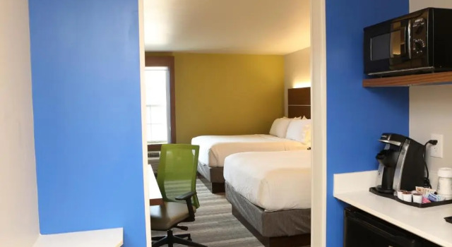 Четырёхместный номер Standard Holiday Inn Express Phoenix-Airport/University Drive by IHG