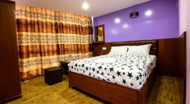 Двухместный номер Standard Everest Holiday Inn