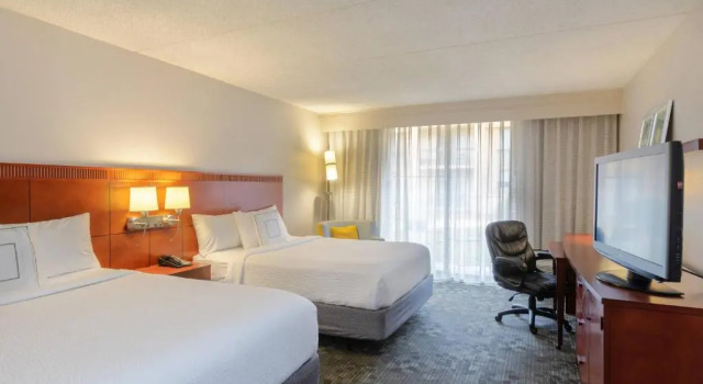 Четырёхместный номер Standard Courtyard by Marriott Atlanta Windy Hill/Ballpark