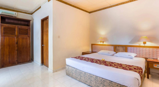 RedDoorz near Seminyak Beach, Забронировать Отель Семиньяк Бадунг