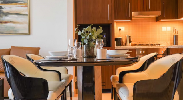 Oyo 1321 Home Bp Downtown 1 Bhk Burj Khalifa View, Забронировать Отель Джумейра , рядом с Dubai Marina Yacht Club