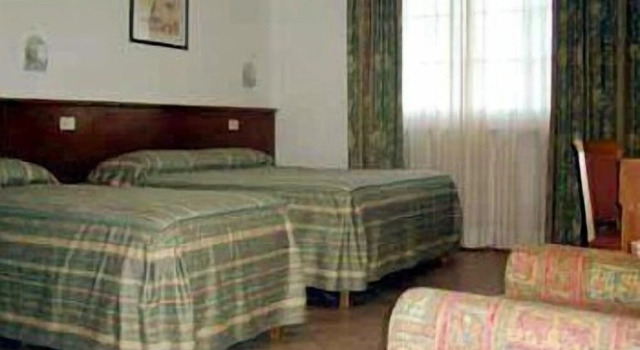 Трёхместный номер Standard Tris Hotel