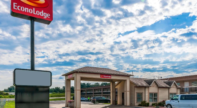 Четырёхместный номер Standard Econo Lodge Vincennes