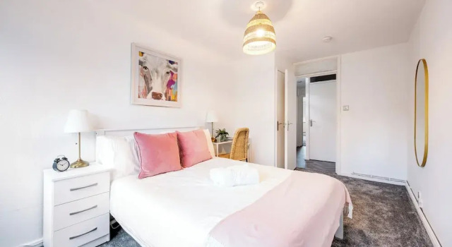 Nice 2-bed flat near earls court, Забронировать Отель Отели Лондона с парковкой, рядом с Колледж Илинга, Хаммерсмита и Западного Лондона, Парковка