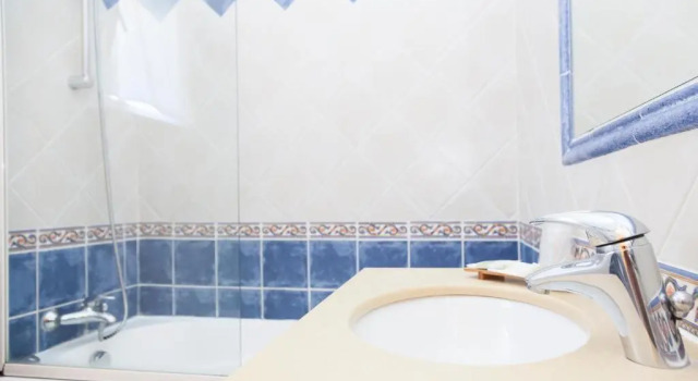 Трёхместный номер Standard LOGIS HOTEL & RESTAURANT LETAPE Bouc Bel Air - Gardanne