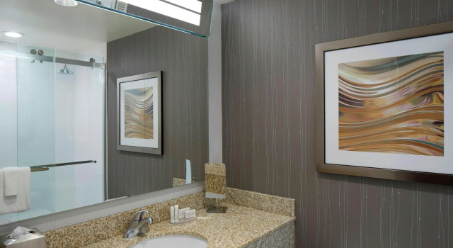 Четырёхместный номер Standard Courtyard by Marriott Albany Thruway