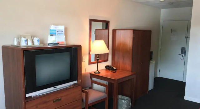 Четырёхместный номер Standard Цокольный этаж Fairway Inn