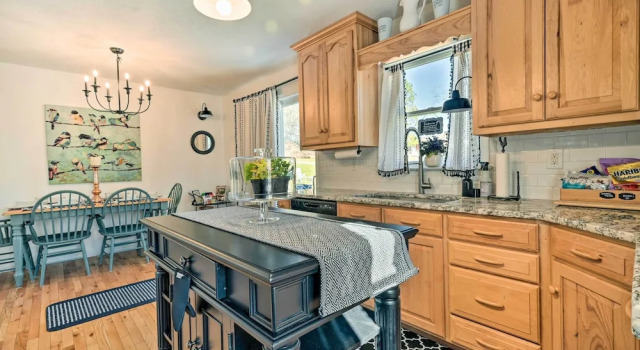 Коттедж Berkeley Springs Vacation Home w/ Fire Pit