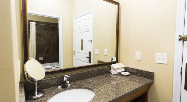 Двухместный номер Standard с видом на озеро Bridges Bay Resort
