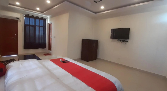 Hotel Devdar Resort, Забронировать Курортный отель Отели Джамму и Кашмира с парковкой, Парковка
