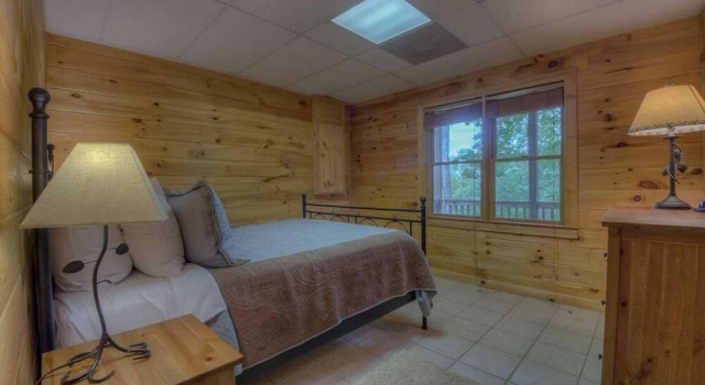 Sweet Seclusion by Escape to Blue Ridge, Book Hotel Hoteller i Morganton med parkering, Parkering