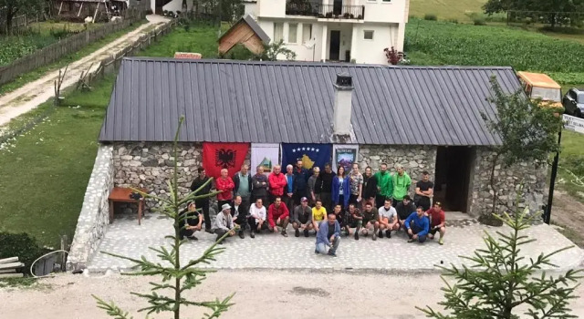 BUJTINA IZET SELIMAj, Book Hotel Valbonë Kukës County