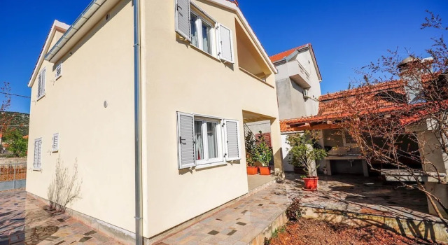 House Boze, Забронировать Отель Отели Винишче с парковкой, рядом с Пляж Смоквина, Парковка