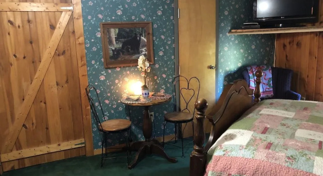 Smokies Bed and Breakfast, Забронировать Отель «постель и завтрак» Пиджен-Фордж Great Smoky Mountains National Park, рядом с Поле для гольфа Gatlinburg Municipal Golf Course