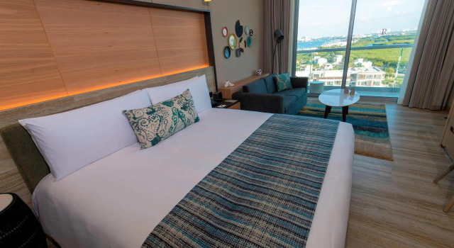 Двухместный номер Guest с балконом и с видом на океан Renaissance Cancun Resort & Marina