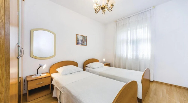 Nice Home in Sukosan With Wifi and 6 Bedrooms