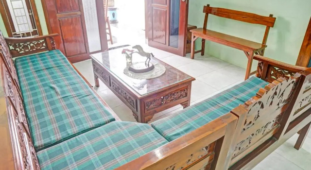 OYO 90729 Sekar Guest House Jember, Book Guesthouse Guest Houses in East Java, Guesthouse