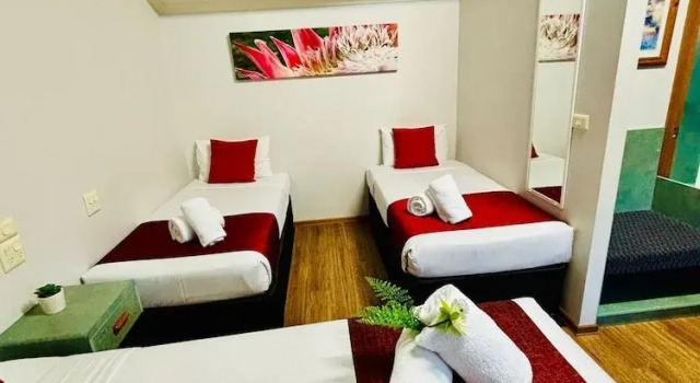 Camera familiare Standard con balcone Downs Motel
