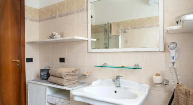 Villa Alida - Case Vacanza Giorgia e Martina, Book Villa Hotels in Foligno with Parking, Parking