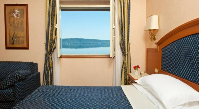 Трёхместный номер Standard с видом на озеро Hotel La Bella Venere