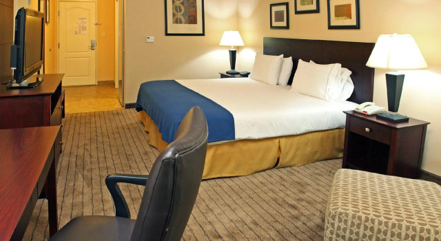Двухместный номер Standard Holiday Inn Express Hotel & Suites Marshall by IHG