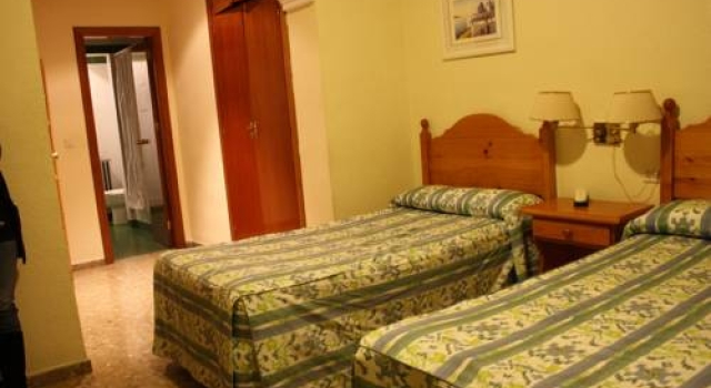 Hostal Jardines, Забронировать Отель Центр Гранада, рядом с Музей народных традиций и искусств Los Tiros de Granada