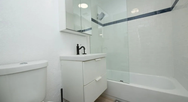 Апартаменты Цокольный этаж с 3 комнатами Renzzi Wynwood House