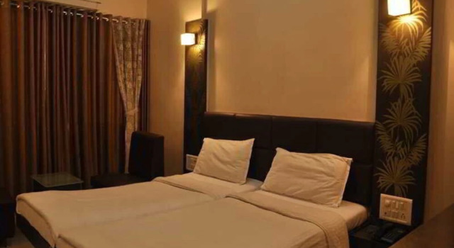 Purohit S Hotel Raj, Rezervovat Hotel Hotely v Gujarat s parkováním, Parkování