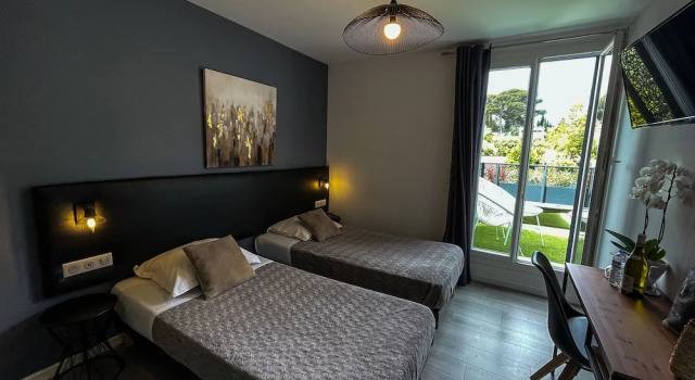 Hotel Eden Cassis, Забронировать Отель Отели и гостиницы Кассис, рядом с Пляж Кассис, Отель