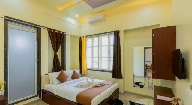Silver Galaxy Resort, Забронировать Отель Отели Панчгани с бассейном, Бассейн