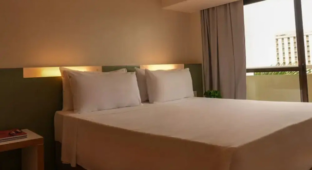Двухместный номер Standard с балконом St Paul Plaza Hotel