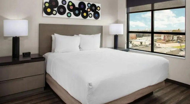 Четырёхместная студия люкс Hyatt House Nashville Downtown-Convention Center