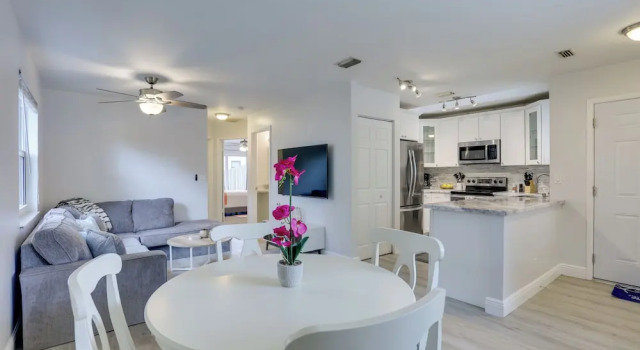 Апартаменты Jupiter Townhome w/ Patio & Yard ~ 6 Mi to Beach!