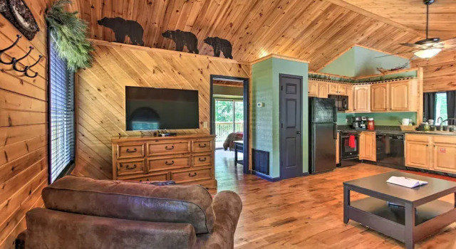 Коттедж Sevierville Overlook Cabin: 9 Miles to Gatlinburg!