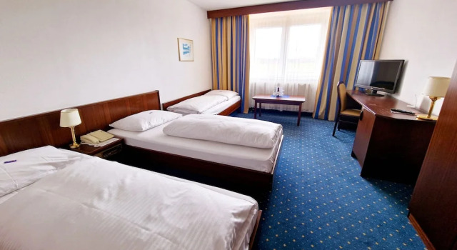 Трёхместный номер Comfort Hotel Fortuna Reutlingen West