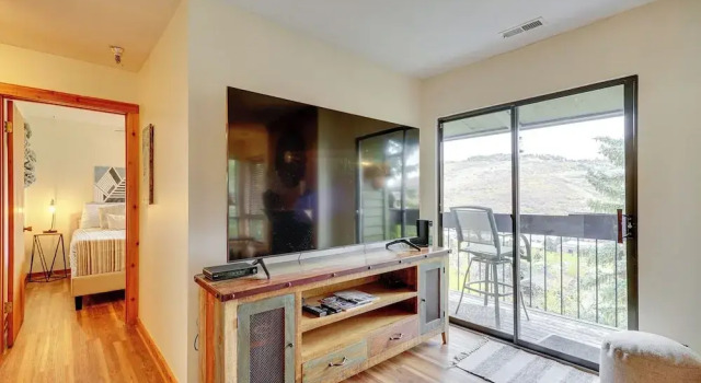 Walk to Old Town Park City: Unit w/ Shared Hot Tub, Забронировать Апартаменты/квартира Парк-Сити Deer Valley - The Canyons, рядом с Горнолыжный подъемник First Time Lift