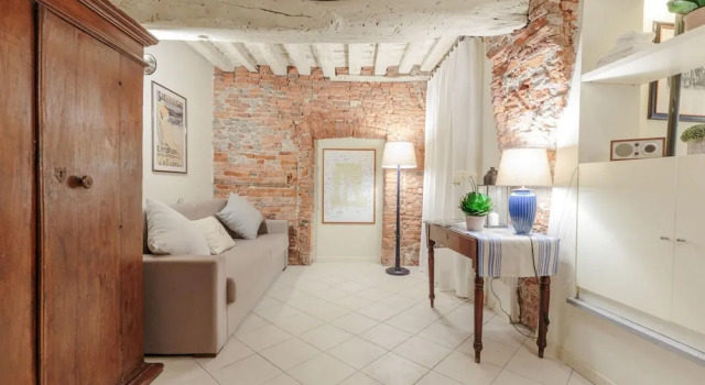 The 1400 s Apartment