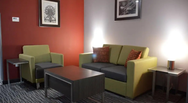 Люкс Del-Mar Airport Inn & Suites